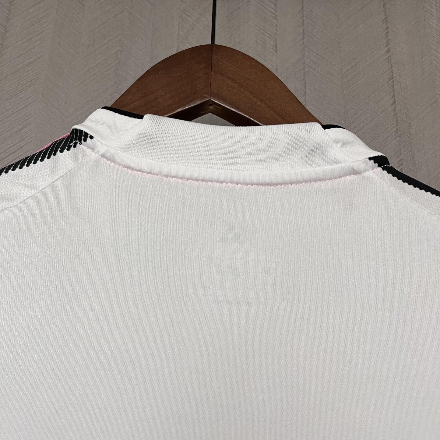 Camisa Juventus Titular 25/26 - Preto e Rosa