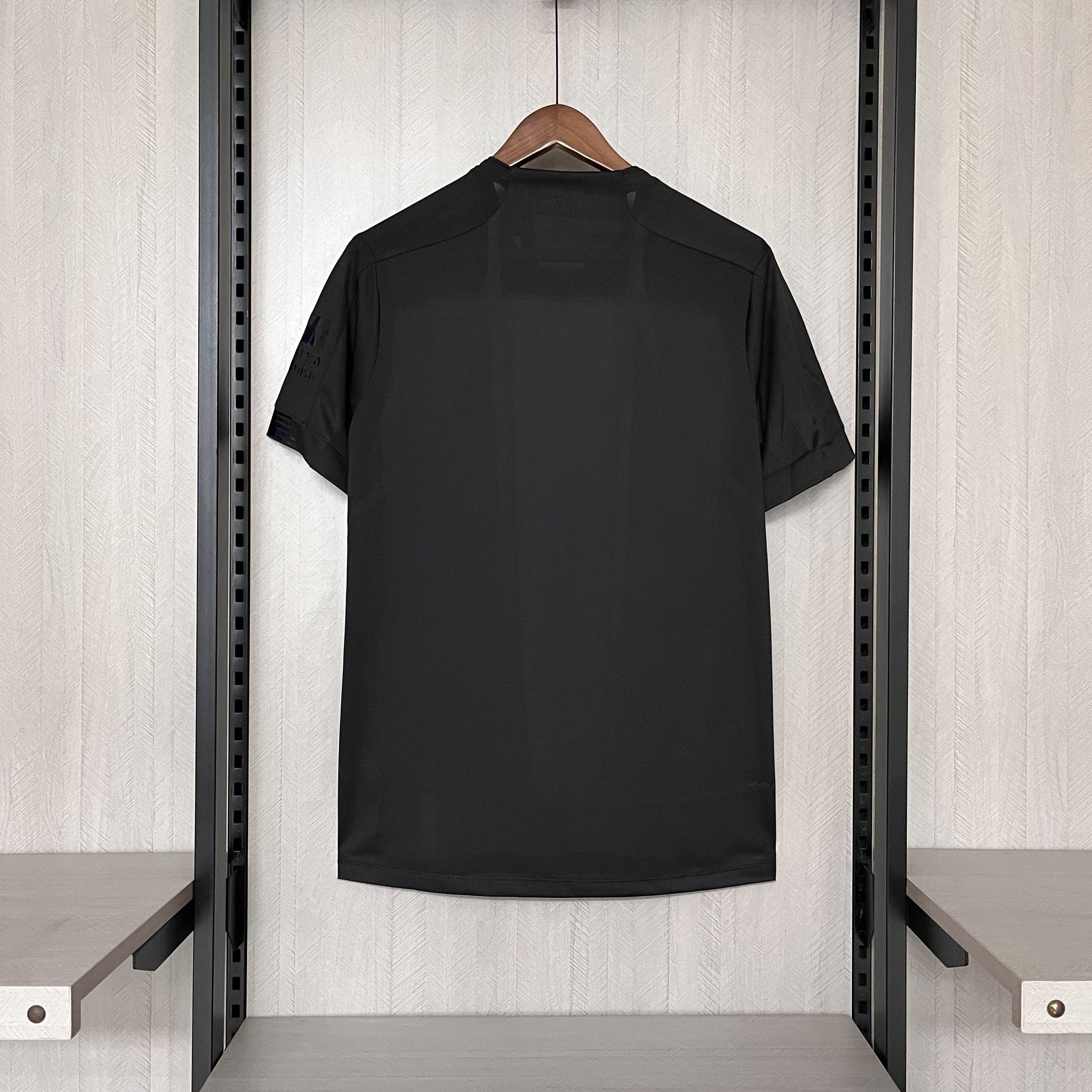 Camisa Liverpool Edição Especial 19/20 - Versão Retro All Black New Balance