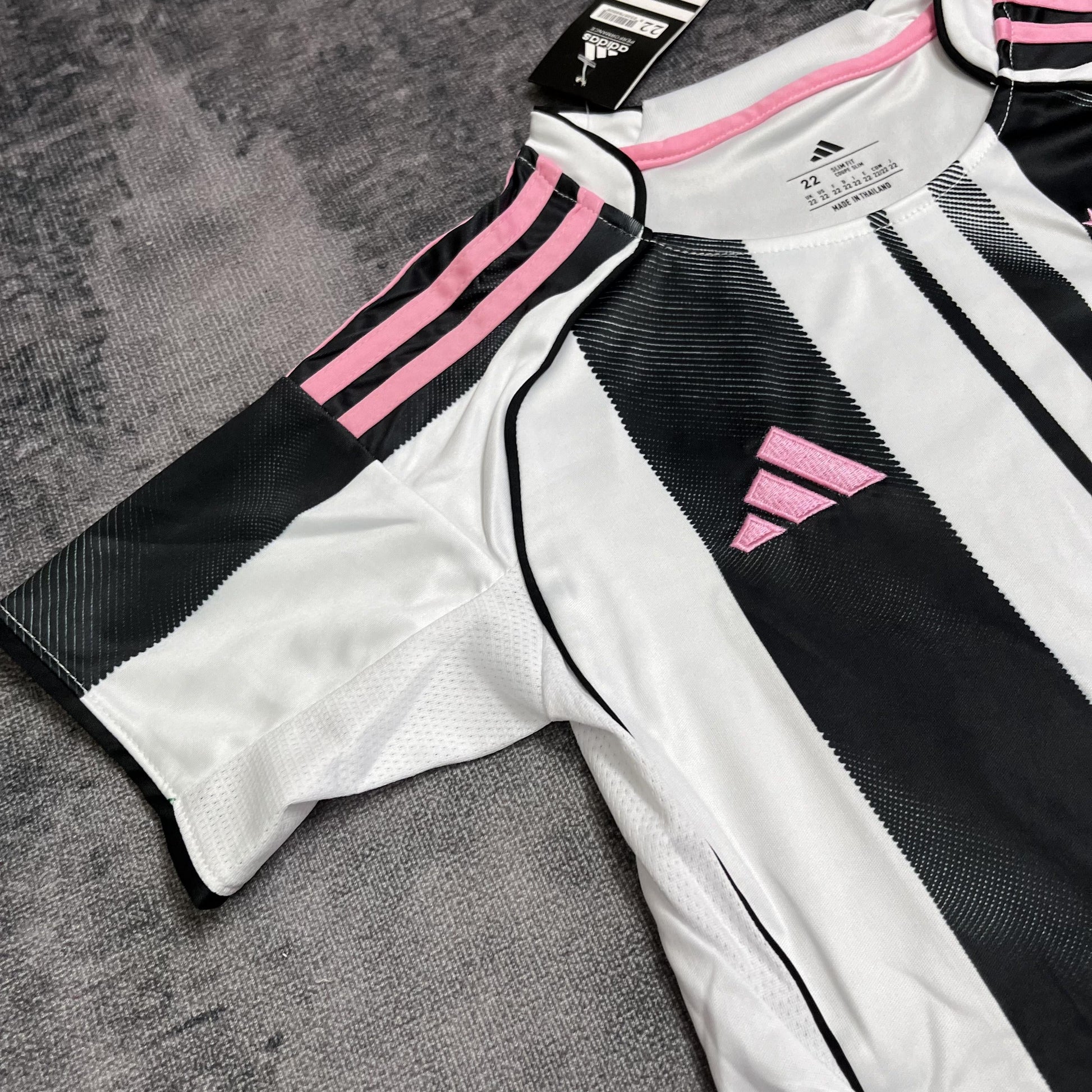 Conjunto Infantil Juventus Titular 25/26 - Preto e Rosa