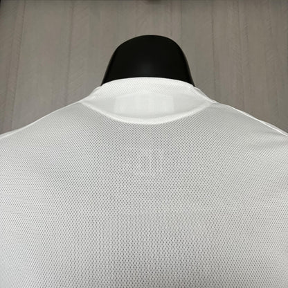 Camisa Real Madrid Titular 2025/26 - Versão Jogador Branco e Dourado