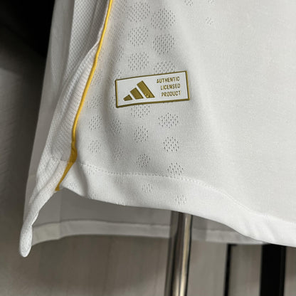 Camisa Real Madrid Titular 2025/26 - Versão Jogador Branco e Dourado
