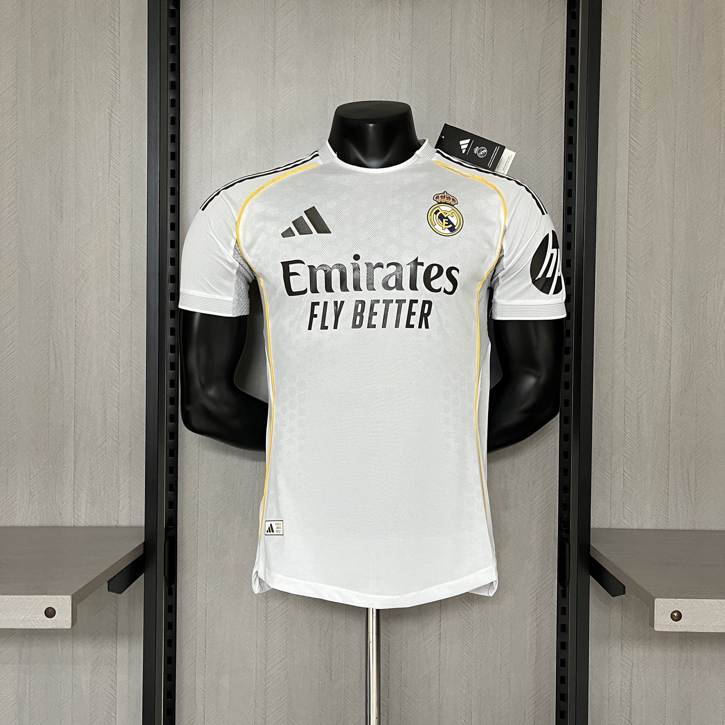 Camisa Real Madrid Titular 2025/26 - Versão Jogador Branco e Dourado