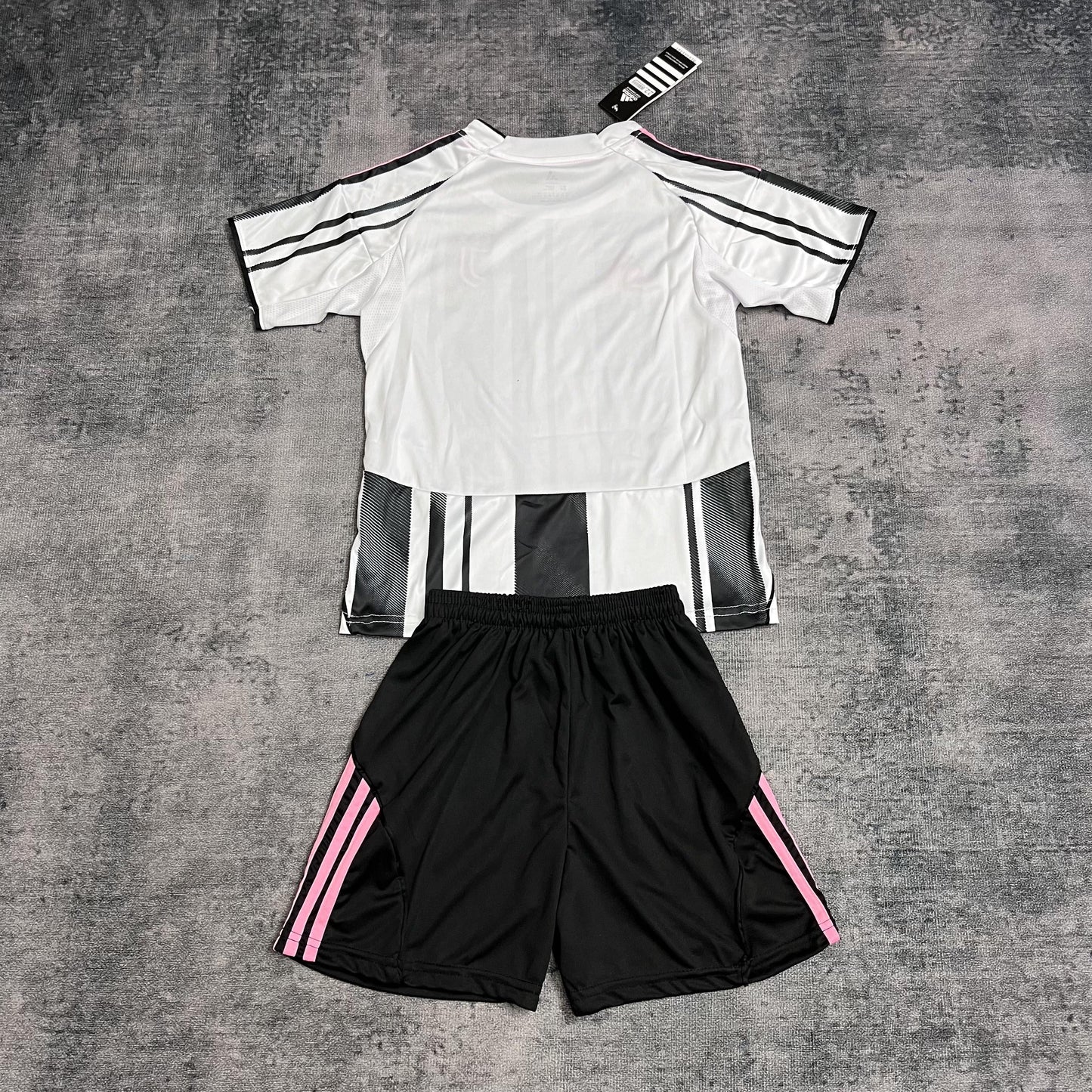 Conjunto Infantil Juventus Titular 25/26 - Preto e Rosa