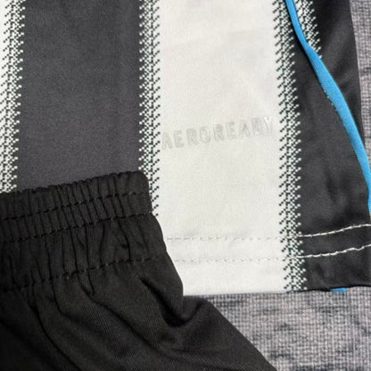 Conjunto Newcastle 25/26 Home - Branco e preto