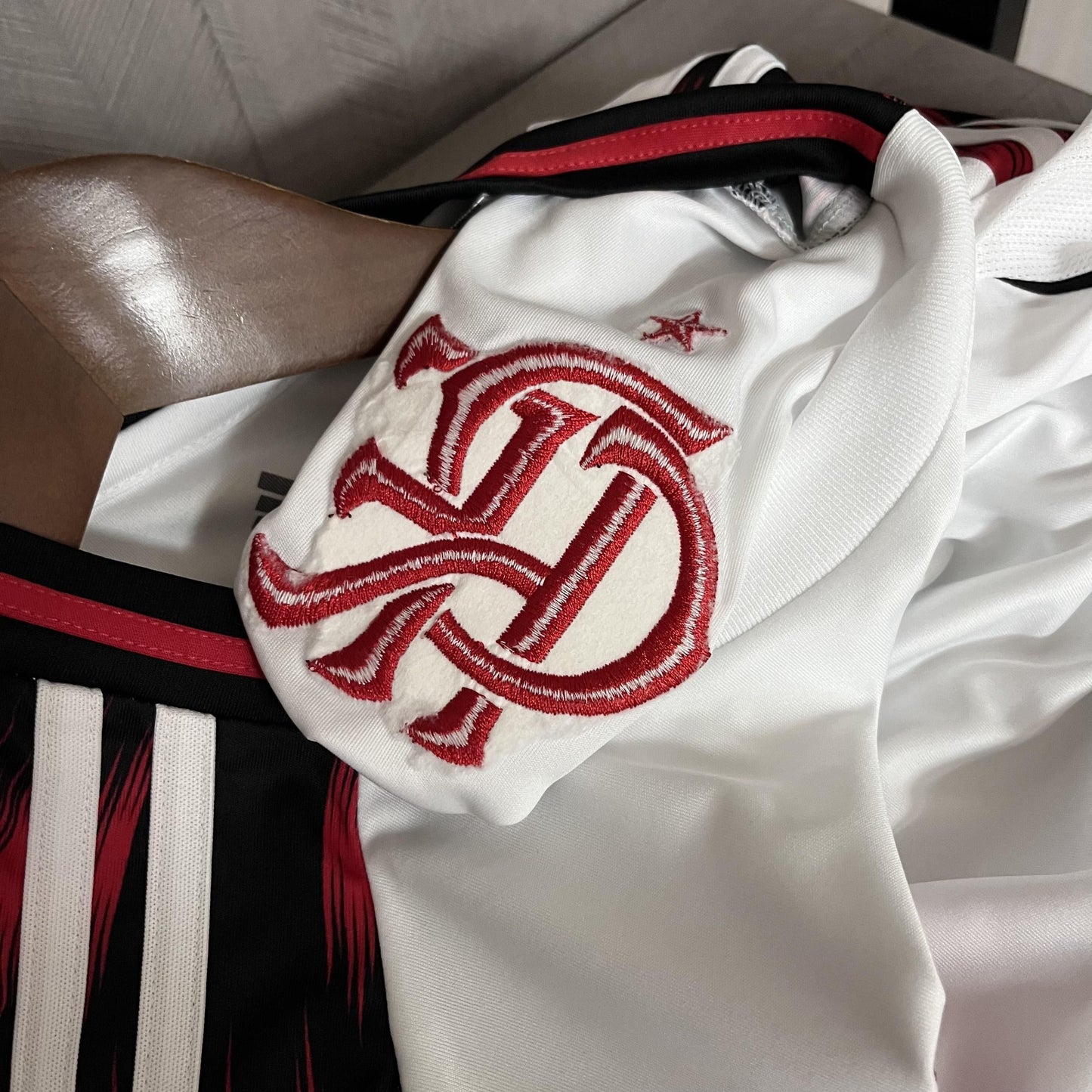 Camisa Flamengo Fora 25/26 - Branca e Vermelha