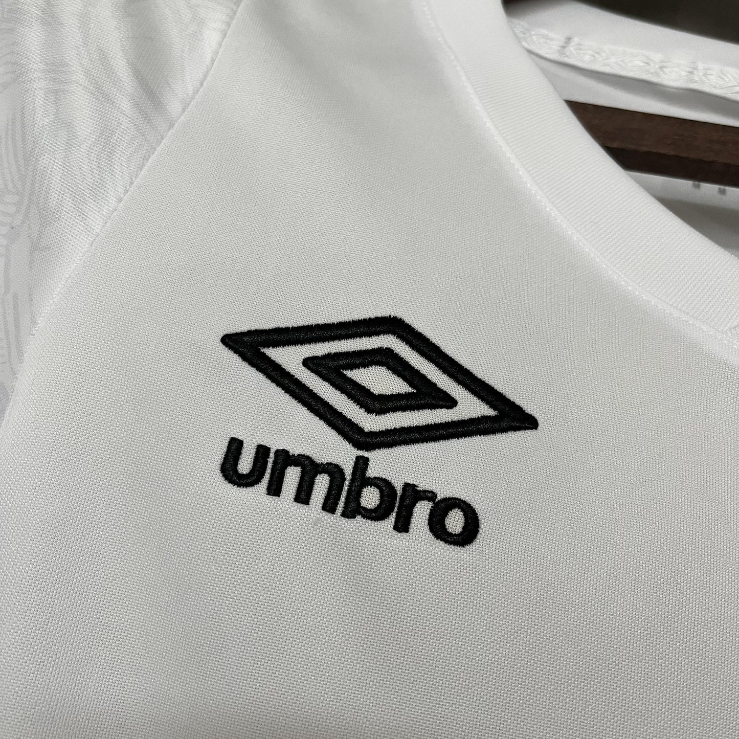 Camisa Santos Titular 24/25 - Versão Feminina Baby Look Branca