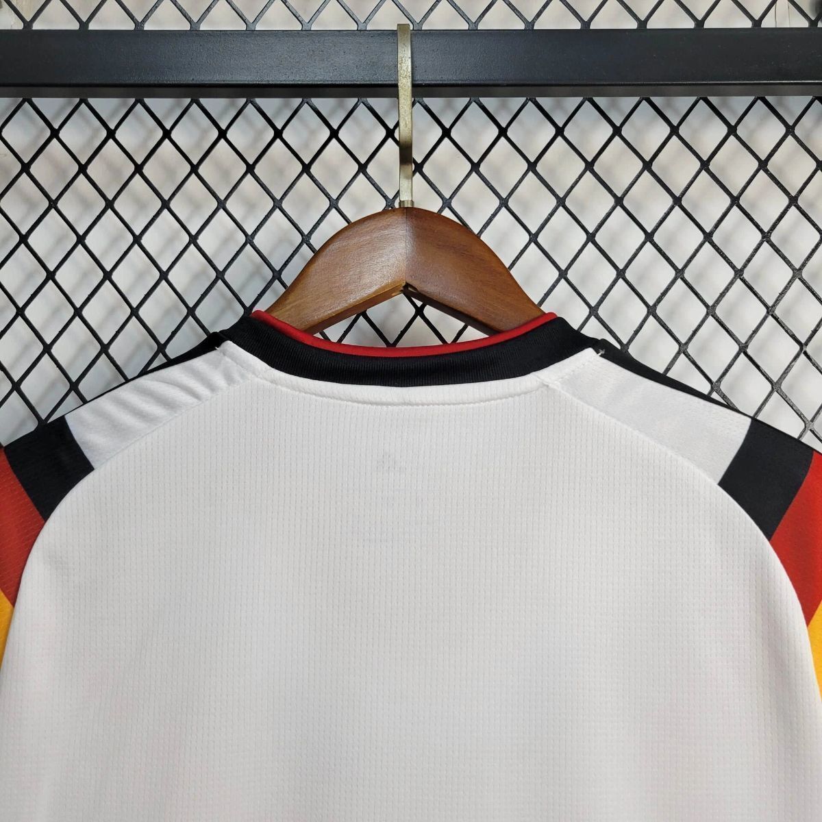 Camisa Alemanha Home 25/26 - Versão Feminina Baby Look