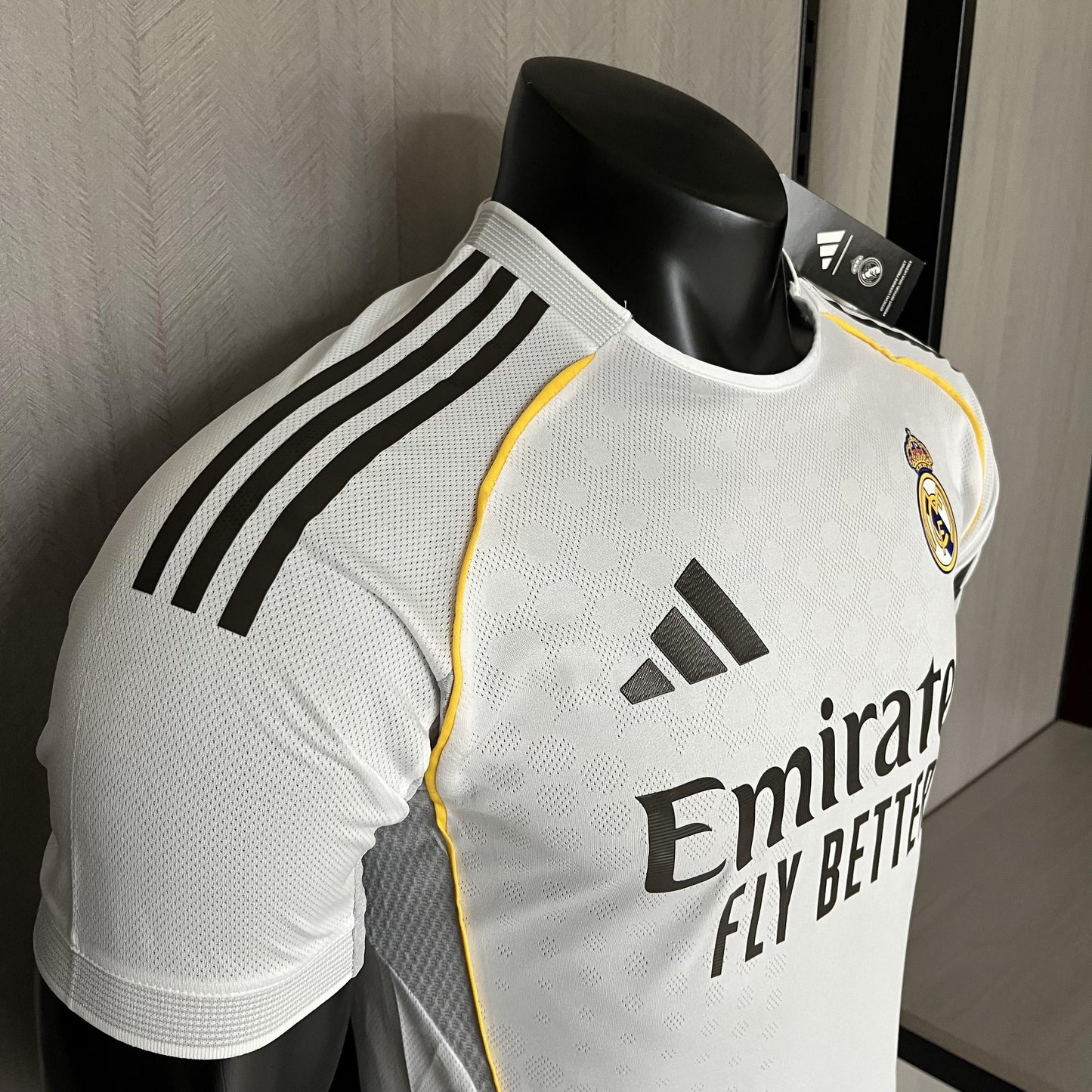 Camisa Real Madrid Titular 2025/26 - Versão Jogador Branco e Dourado