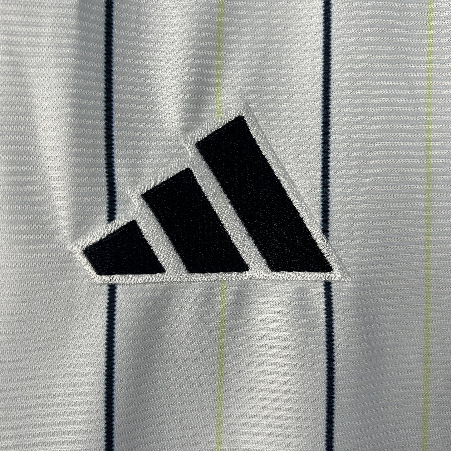 Camisa Real Madrid Edição Especial US 25/26 - Branca