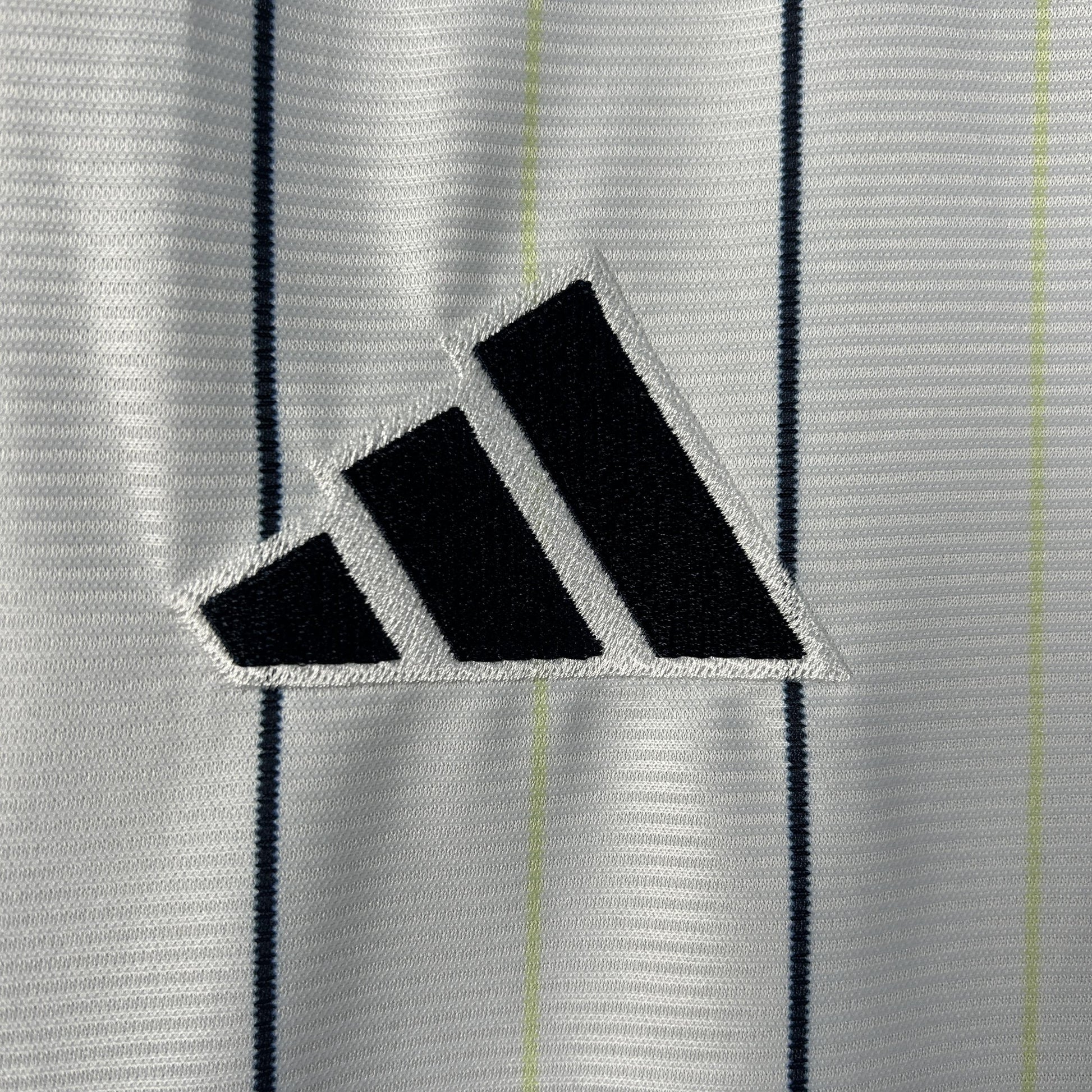 Camisa Real Madrid Edição Especial US 25/26 - Branca